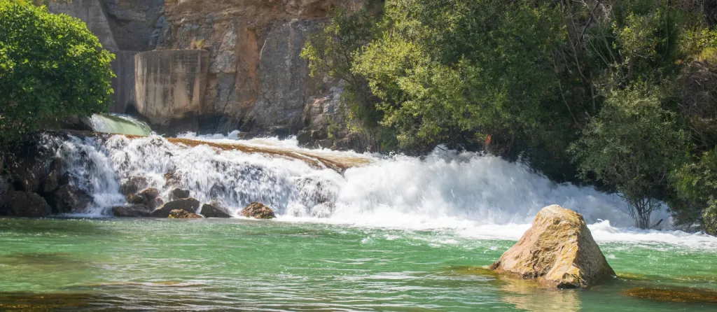 Pequeña cascada en el río Mijares